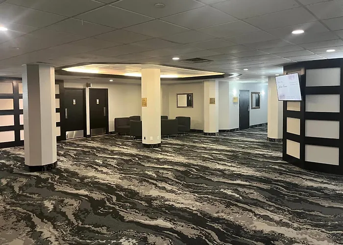 Travelodge By Wyndham Quebec City Hotel & Convention Centre